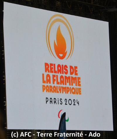 Passage de la flamme paralympique au CNSD de Fontainebleau (27 août 2024)